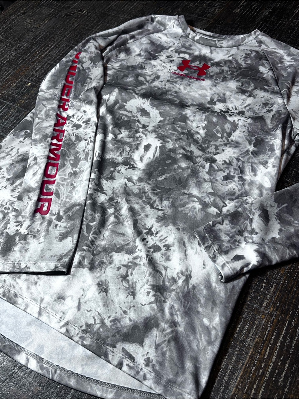 Under Armour White and Gray Camo Performance Long Sleeve with Red Logo - Picture 4 of 8
